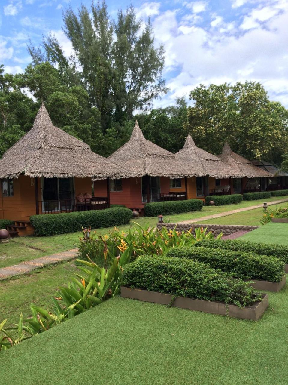 Phayam Cottage Resort Koh Phayam Exterior photo